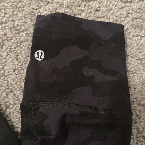 NWOT Lululemon Black Camo Wunder Train Leggings - Picture 2 of 4